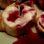 Rollitos de pollo en salsa de arándanos